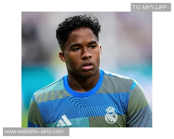 恩德里克正式加盟里昂视频曝光亲临更衣室接受体检仪式 恩德里克正式加盟里昂视频曝光亲临更衣室接受体检仪式