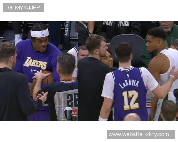 鹿牛冲突再掀波澜字母哥重返赛场波蒂斯怒斥对手