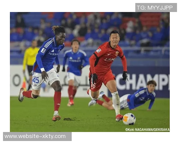 海港冬训首堂课在多哈举行新援让克劳德积极参与合练展现状态